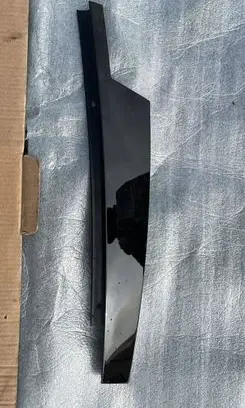 BMW M5 F90 Front door glass trim molding 7390122