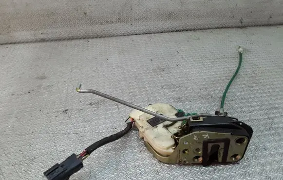 KIA Sorento Front door lock