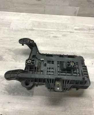 Volkswagen Jetta VI Battery tray 1K0915333