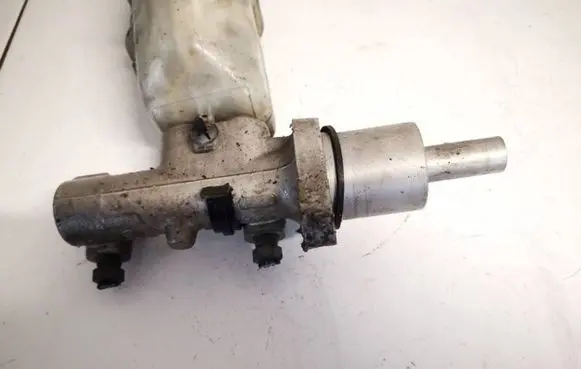 Master brake cylinder