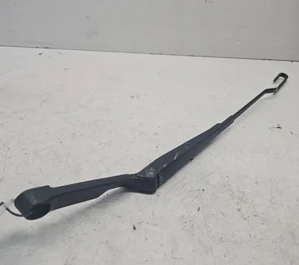 Front wiper blade arm