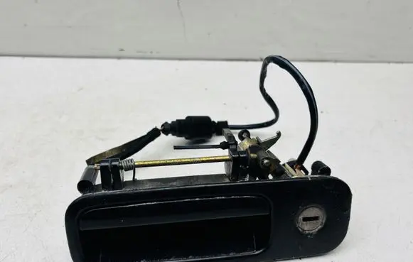 Volkswagen Golf IV Tailgate/trunk/boot exterior handle 1J6827565B