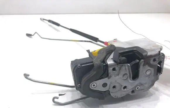 Chevrolet Orlando Front door lock
