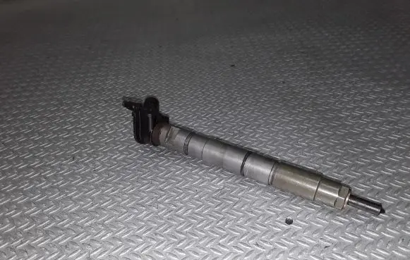 Audi A6 S6 C6 4F Fuel injector 0445115024 059130277S