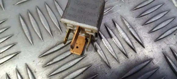 Volkswagen PASSAT B3 Other relay 191937503 4RA003510-58