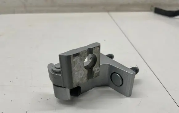 Mercedes-Benz GLA H247 Front door lower hinge 