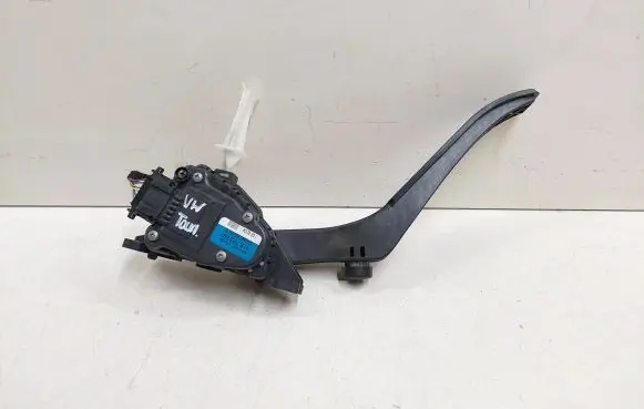 Volkswagen Touareg I Accelerator throttle pedal 7L6723507 6PV00777024