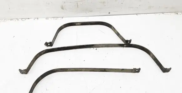 Volkswagen PASSAT B5.5 Fuel tank mounting bracket 