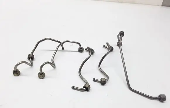 Fuel injector supply line/pipe