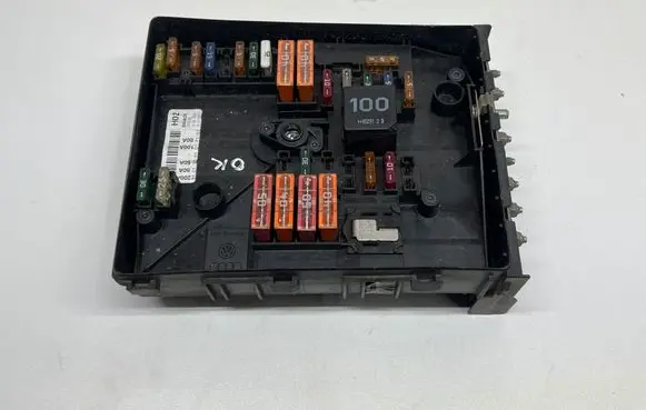 Volkswagen Golf Plus Fuse module 1K0937125
