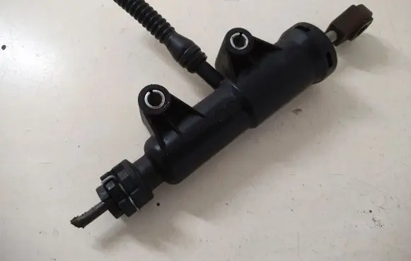 Clutch slave cylinder