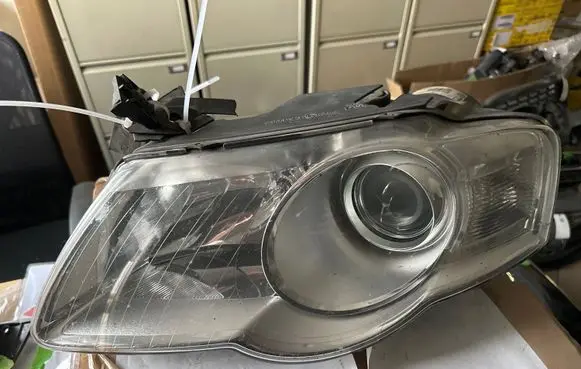 Volkswagen PASSAT B6 Headlight/headlamp 3C0941005S