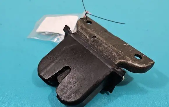 Audi A3 S3 8L Tailgate/trunk/boot lock/catch/latch 8L0827520C IMPRK1375094