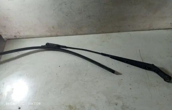 Opel Zafira B Front wiper blade arm 13145563