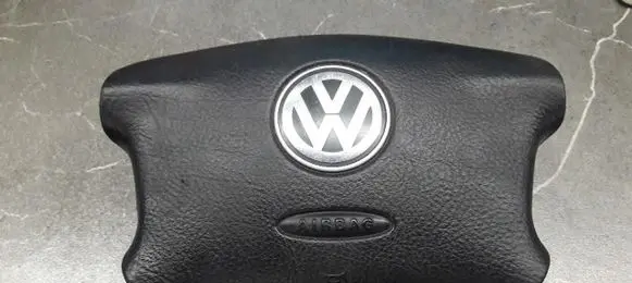 Volkswagen Golf IV Steering wheel airbag 3B0880201BM