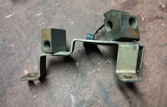 Dodge Durango II Brake power pressure regulator 