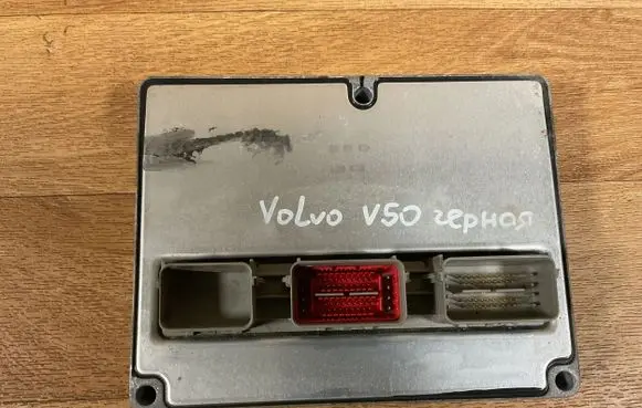 Volvo V50 Engine control unit/module ECU 30743371 F1LG73BMVB7C