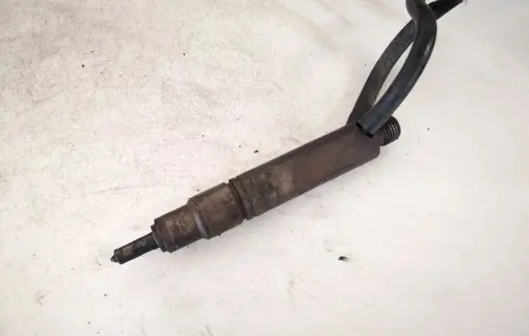 Audi A6 S6 C4 4A Fuel injector 046130201b