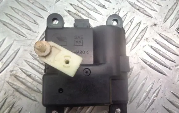 Nissan Primera A/C air flow flap actuator/motor 