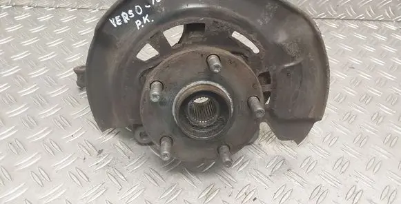 Toyota Verso Front wheel hub