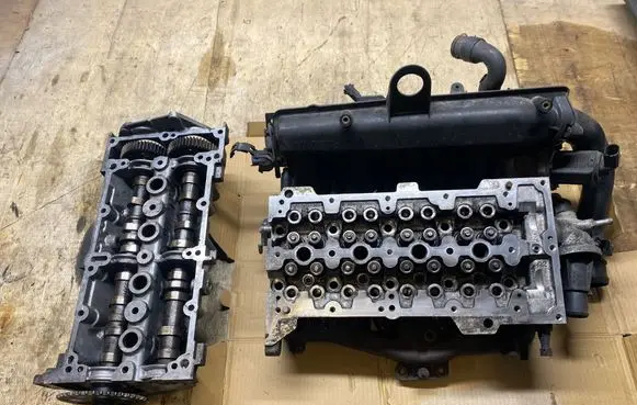 Opel Corsa D Engine head 55193109 HOESFG