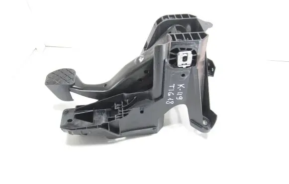 Volkswagen Tiguan Brake pedal 5Q1721058DM 151117
