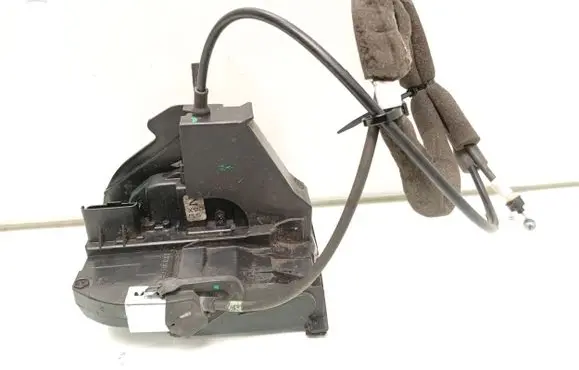 Nissan Juke I F15 Front door lock 25703077