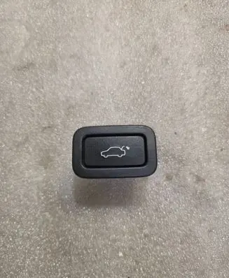 Volvo XC70 Tailgate/boot open switch button 30739237