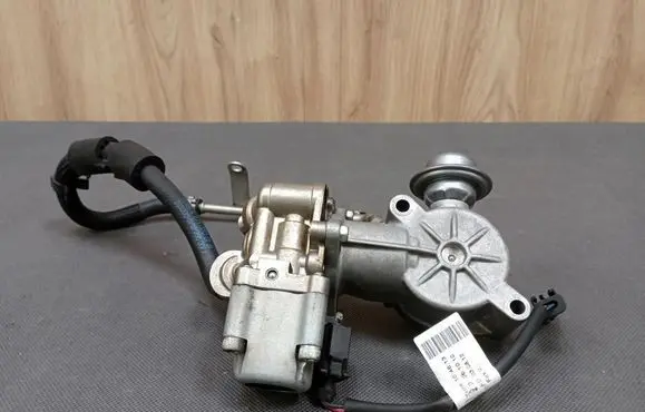 Mercedes-Benz E A207 Fuel injection high pressure pump 2710703501 A2710703501