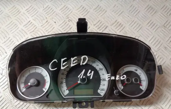 KIA Ceed Speedometer (instrument cluster) 940031H011