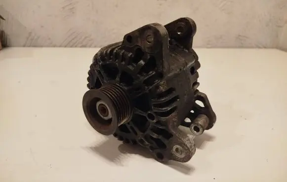 Volkswagen Golf V Generator/alternator 03C903023B 2542731D