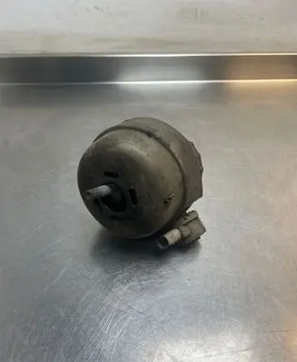 Engine mount bracket