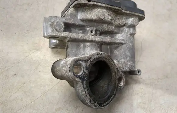 Opel Vivaro EGR valve H8201068965 147102408R VN1501000481
