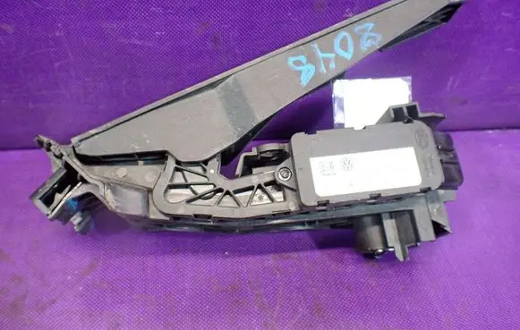 Skoda Octavia Mk2 (1Z) Accelerator throttle pedal
