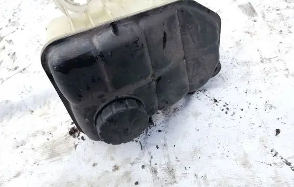 Mercedes-Benz C W203 Coolant expansion tank/reservoir 2035000049
