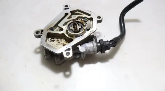 Mercedes-Benz CLA C118 X118 Vacuum pump