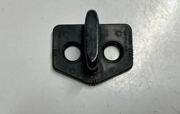 Volvo XC90 Front door lock loop/hook striker 30661367