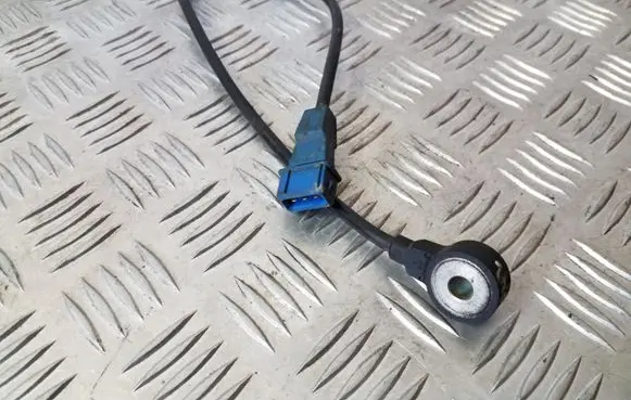 Audi A4 S4 B5 8D Detonation knock sensor 054905377G