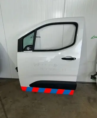Opel Combo E Front door