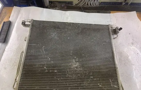 Nissan Navara D40 A/C cooling radiator (condenser)