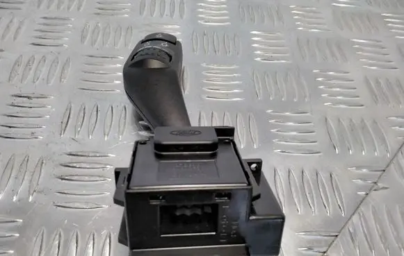 Ford Focus Wiper control stalk 17D9401