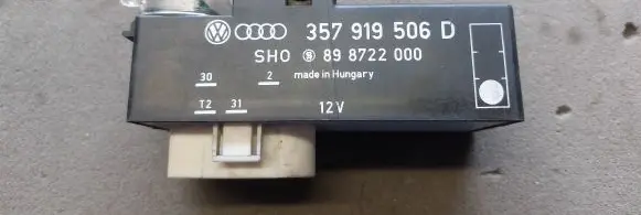 Volkswagen Golf III Coolant fan relay 357919506D 898722000