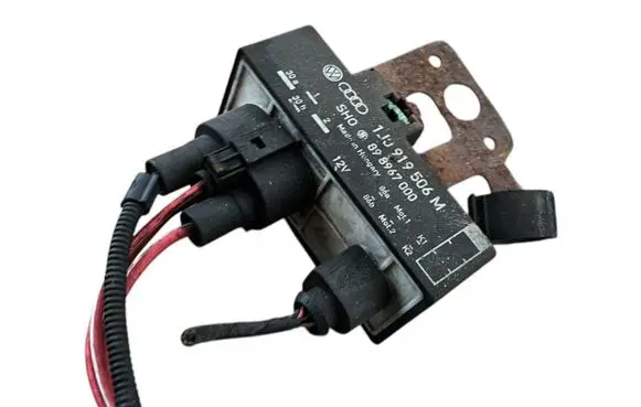 Skoda Fabia Mk2 (5J) Coolant fan relay 1J0919506M 898967000