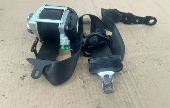 Volvo S60 Front seatbelt 39818841