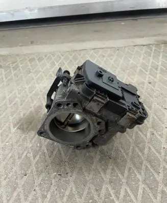 Volkswagen Golf VII Throttle valve 03F133062B