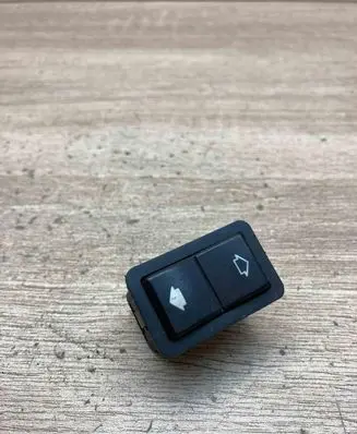 BMW 7 E38 Electric window control switch 8368974