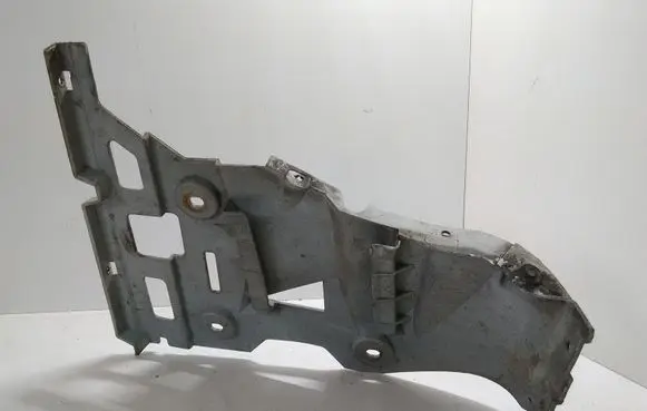 Mercedes-Benz C W203 Rear bumper mounting bracket A2038851114
