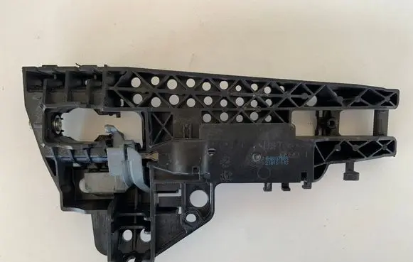 Rear door exterior handle/bracket