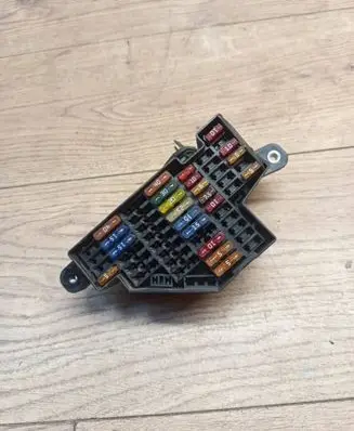 Volkswagen Golf V Fuse box set 19020405893