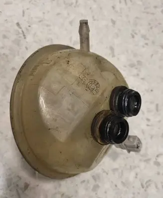 Volkswagen PASSAT B5 Master brake cylinder 8D0611301